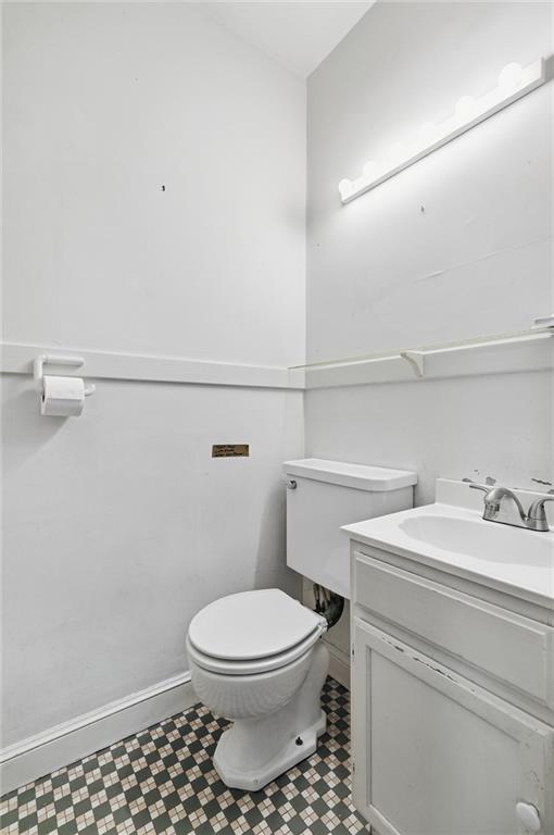 445 W 66th Terrace Property Photo 17