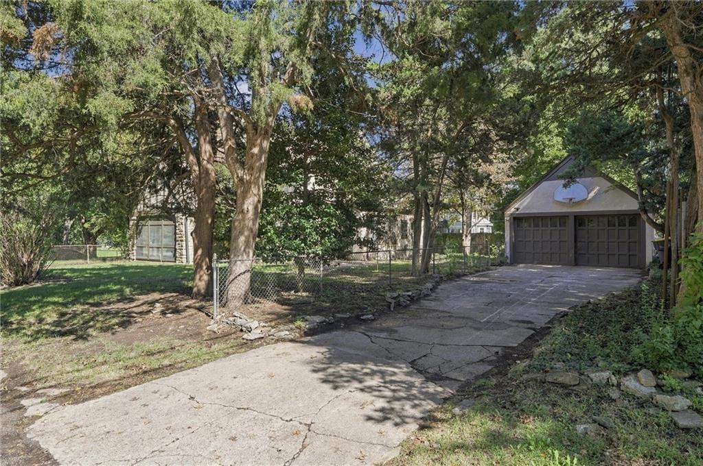 445 W 66th Terrace Property Photo 37