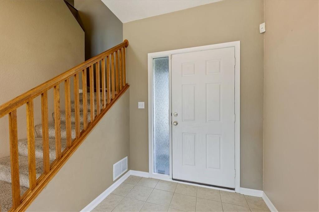 2350 Surrey Drive Property Photo 3