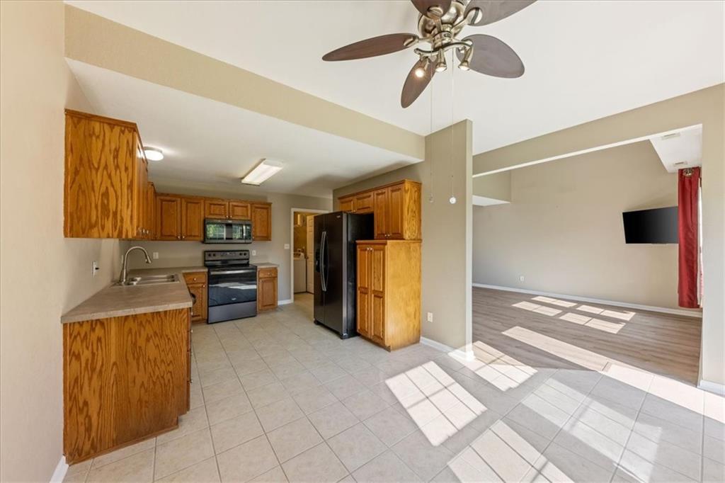 2350 Surrey Drive Property Photo 10
