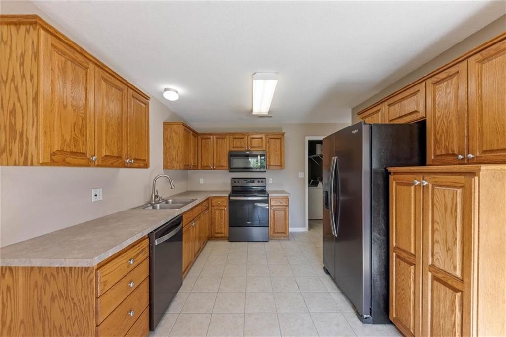 2350 Surrey Drive Property Photo 11