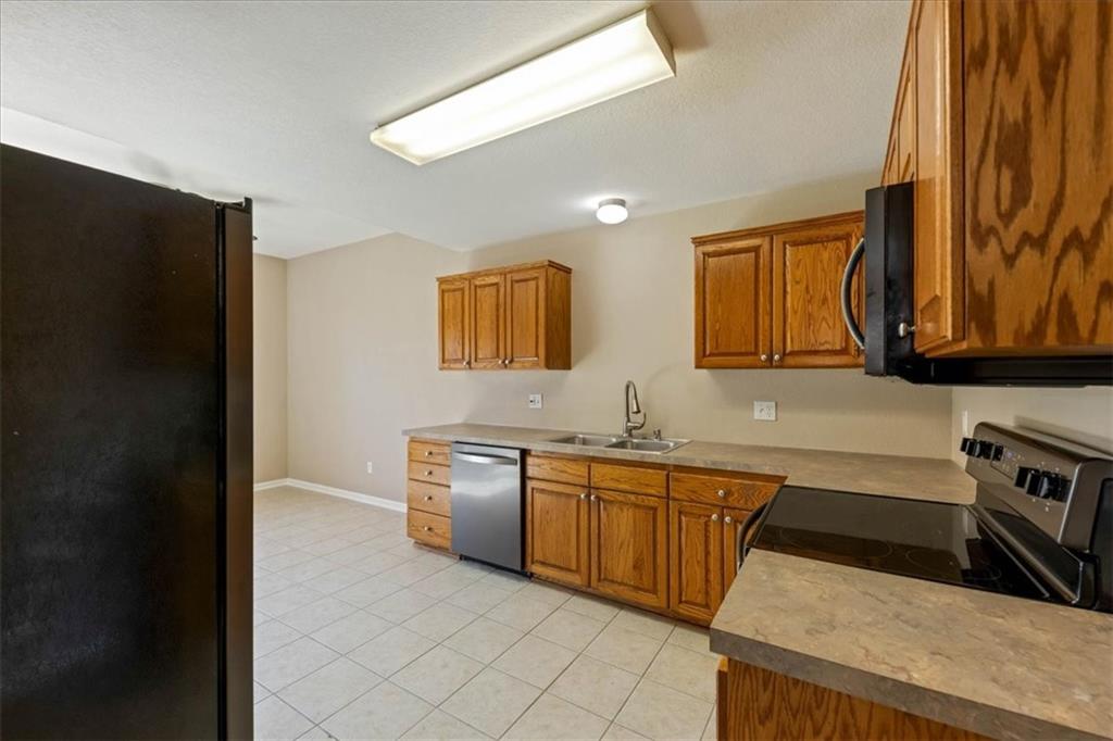 2350 Surrey Drive Property Photo 12