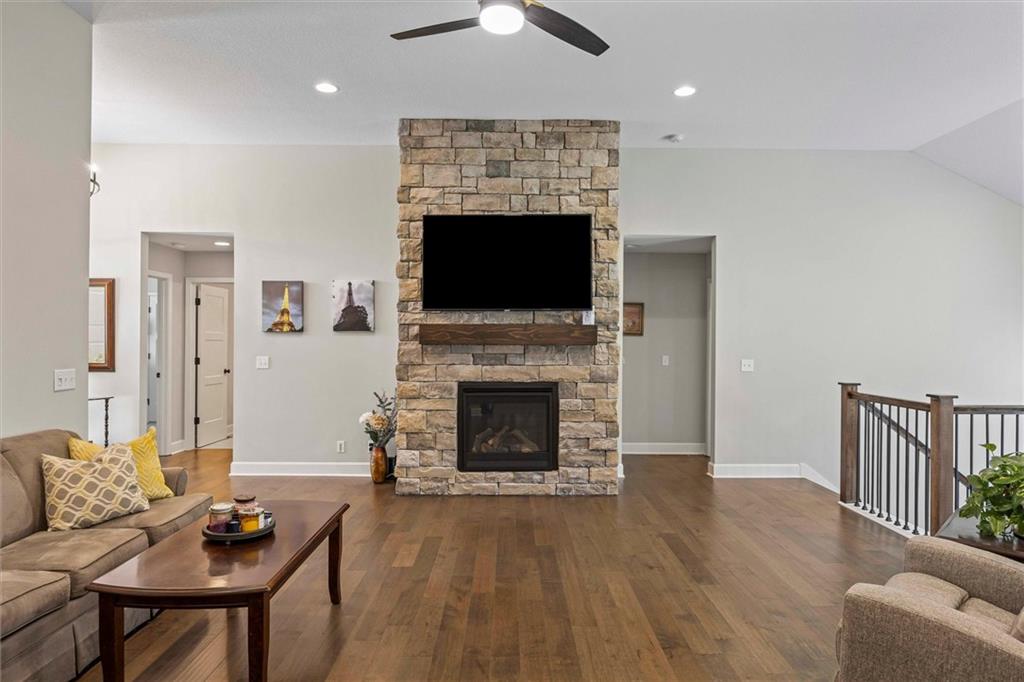 4712 Redwood Street Property Photo 6