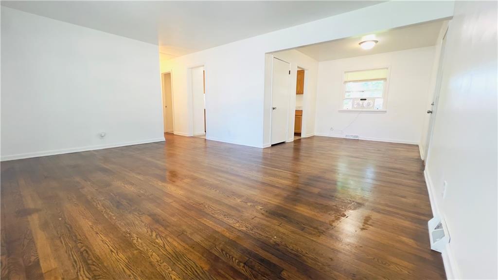 204 N Park Drive Property Photo 4