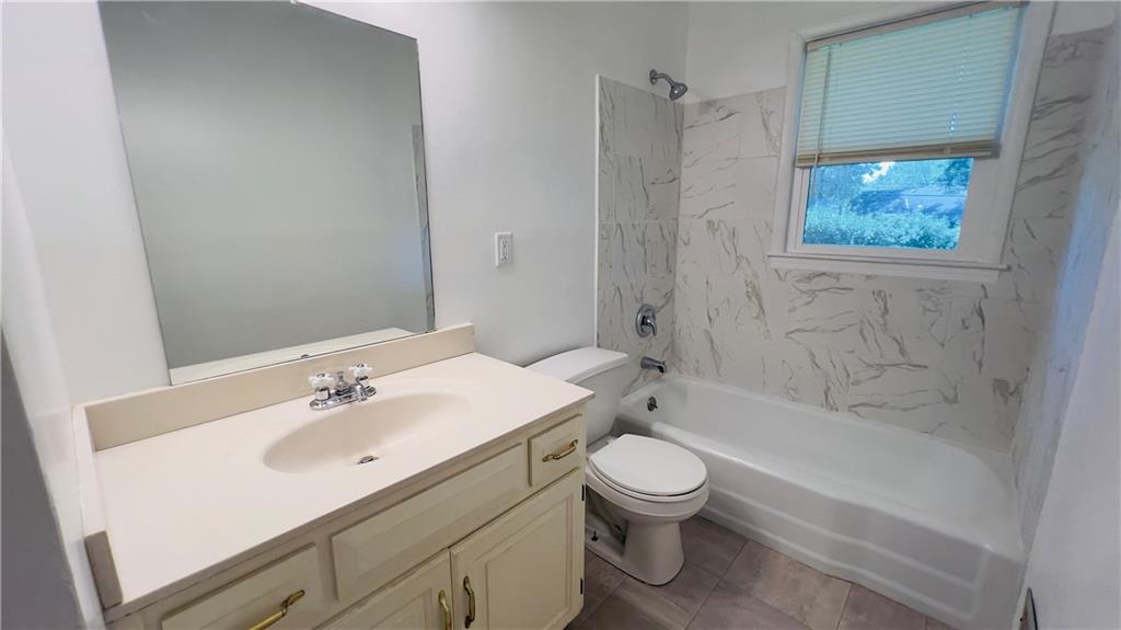 204 N Park Drive Property Photo 13