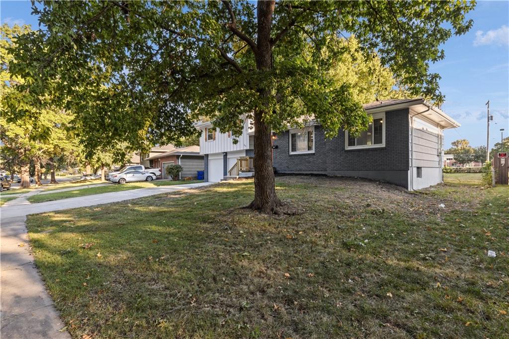 1202 E Ridgeway Drive Property Photo 3