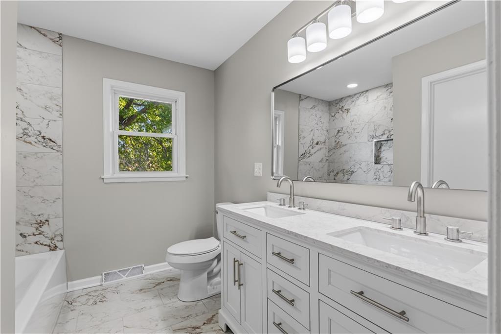 1202 E Ridgeway Drive Property Photo 26