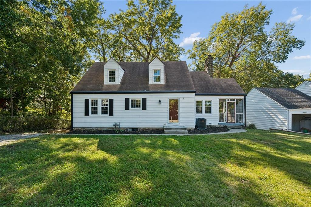 209 Ne Hill Street Property Photo 2