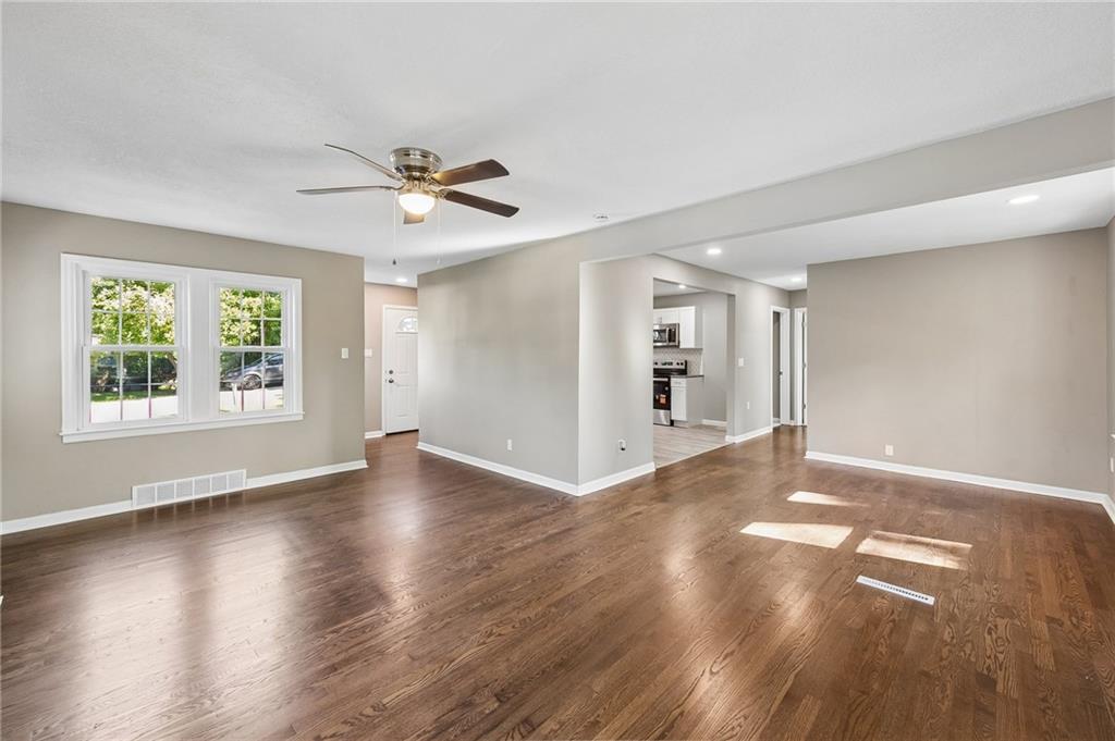 209 Ne Hill Street Property Photo 7