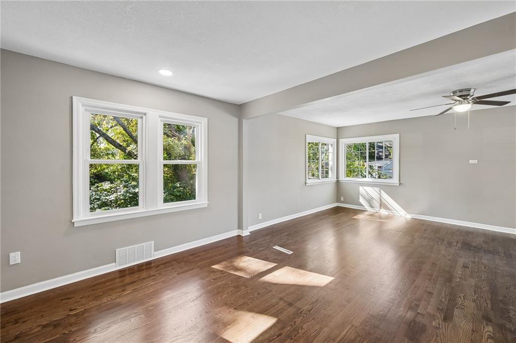 209 Ne Hill Street Property Photo 8