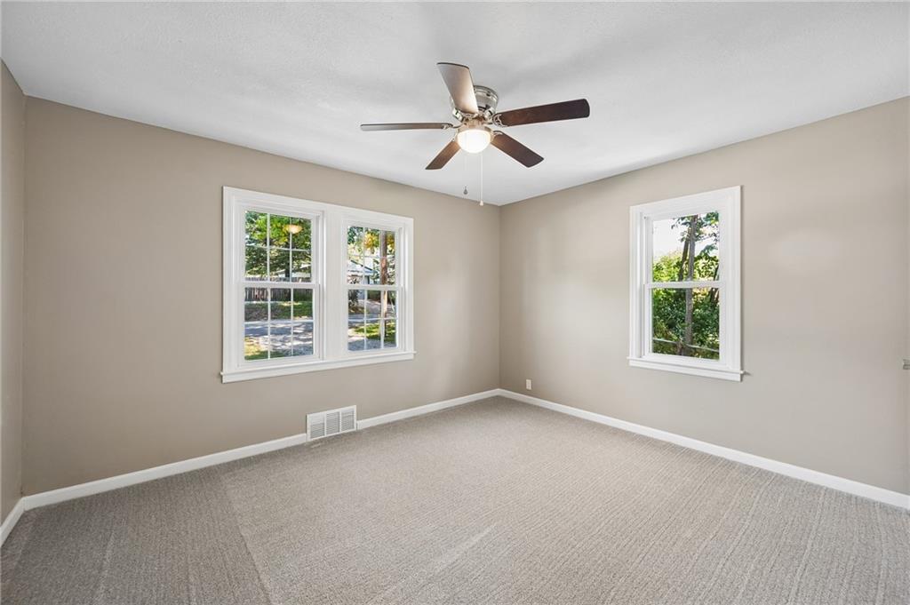 209 Ne Hill Street Property Photo 14