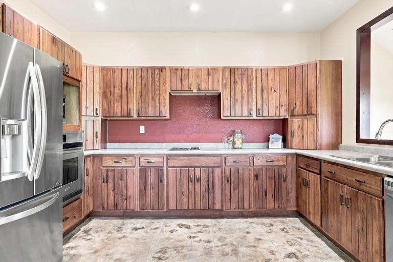 17200 S Gray Drive Property Photo 15