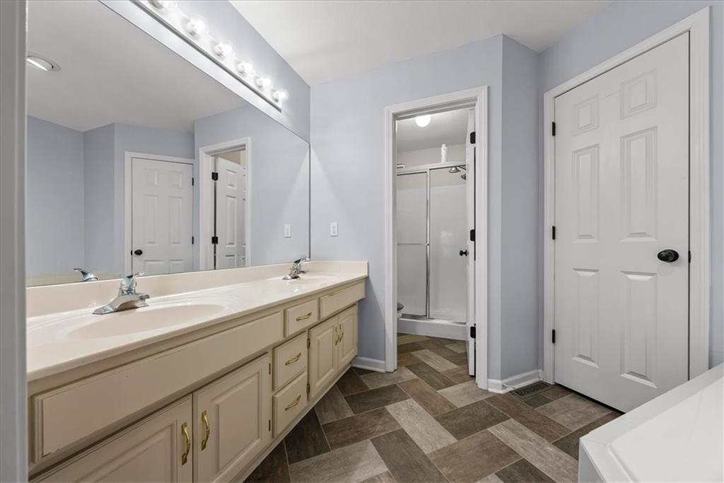 1104 Regency Drive Property Photo 14