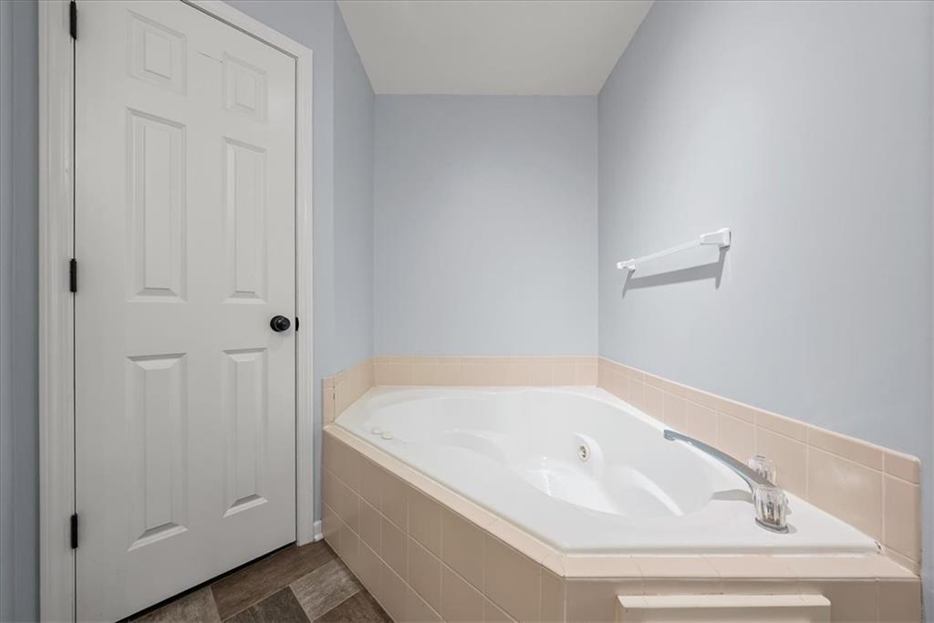 1104 Regency Drive Property Photo 16