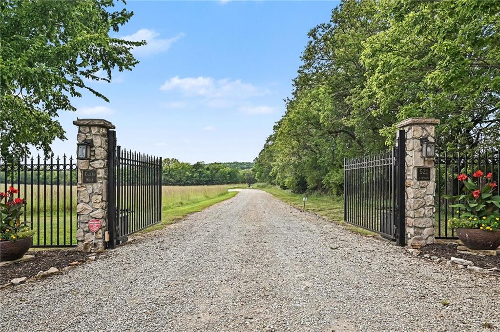 521 N 1450th Road Property Photo 4