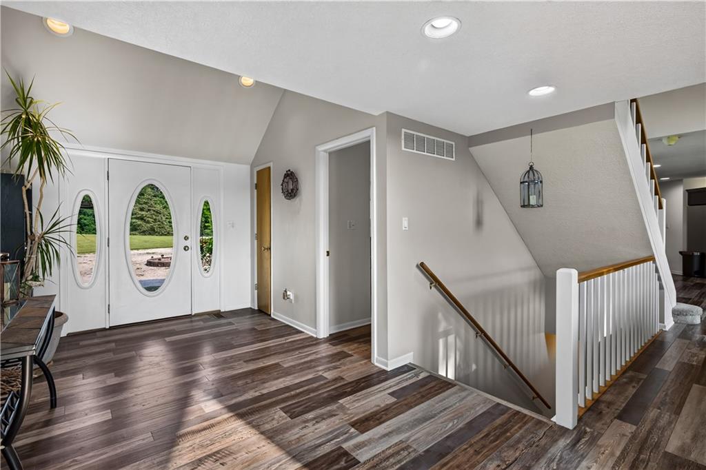 21185 R Road Property Photo 2