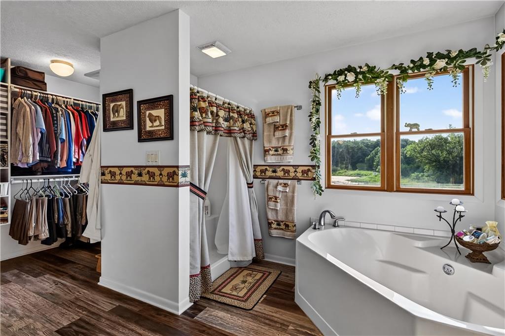 21185 R Road Property Photo 16