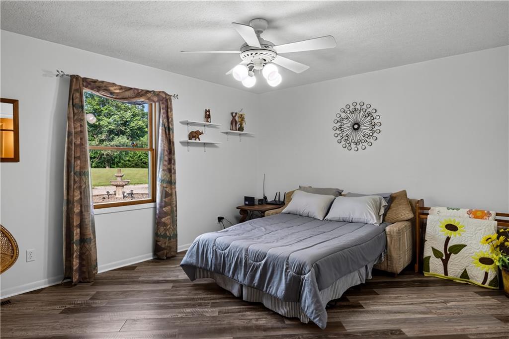 21185 R Road Property Photo 18