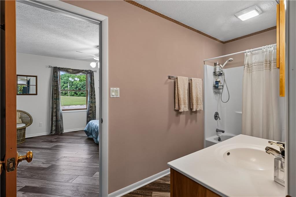 21185 R Road Property Photo 19