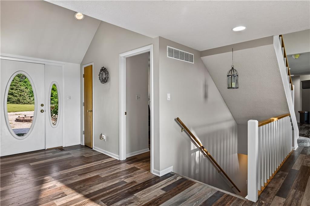 21185 R Road Property Photo 22