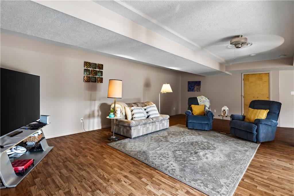 21185 R Road Property Photo 23