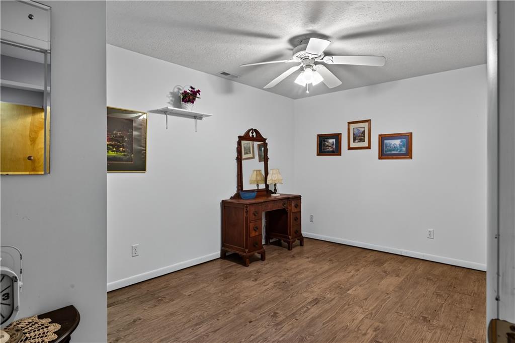 21185 R Road Property Photo 33