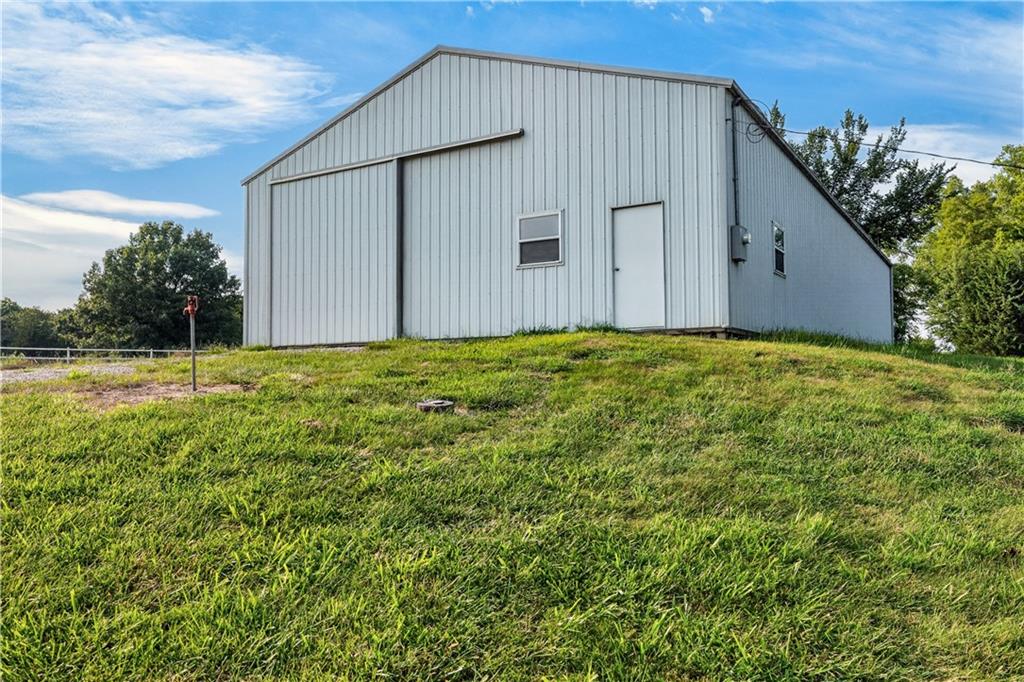 21185 R Road Property Photo 37