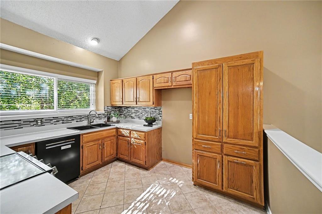 16137 S Mahaffie Street Property Photo 11