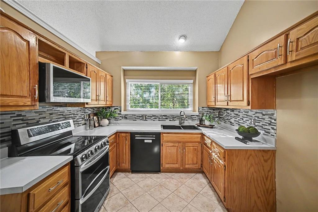 16137 S Mahaffie Street Property Photo 12