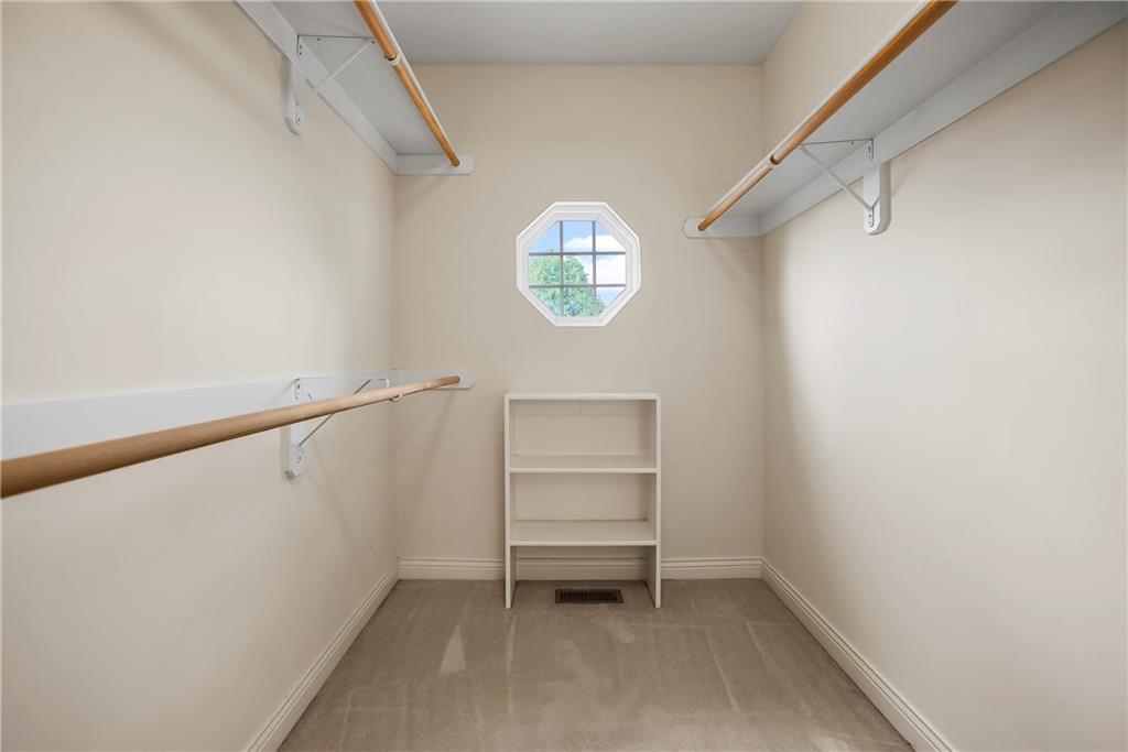 204 Thomas Circle Property Photo 17