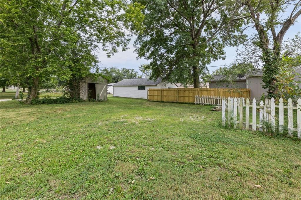 935 N Sycamore Street Property Photo 4