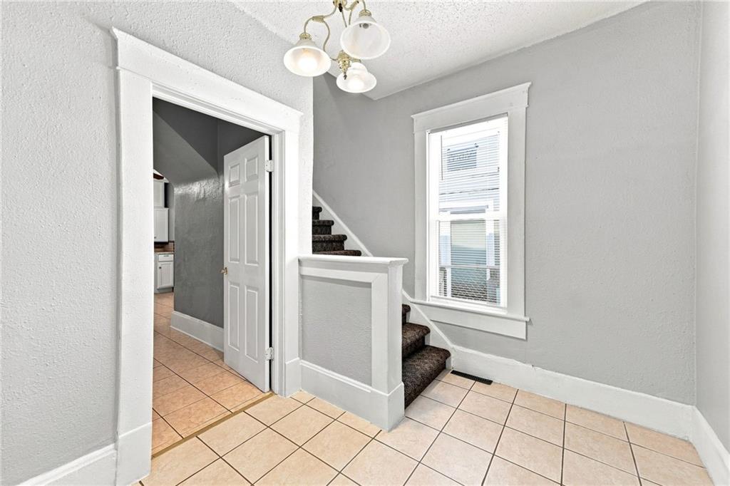 212 N Valley Street Property Photo 6
