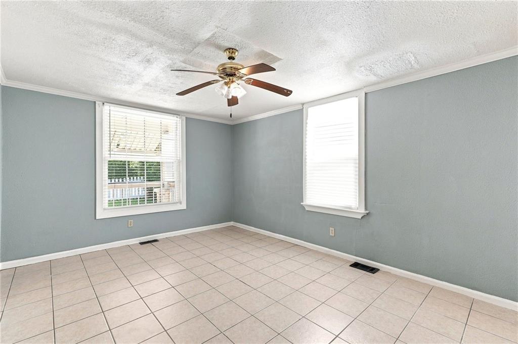 212 N Valley Street Property Photo 8