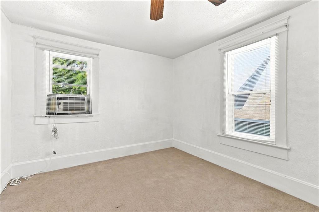 212 N Valley Street Property Photo 24