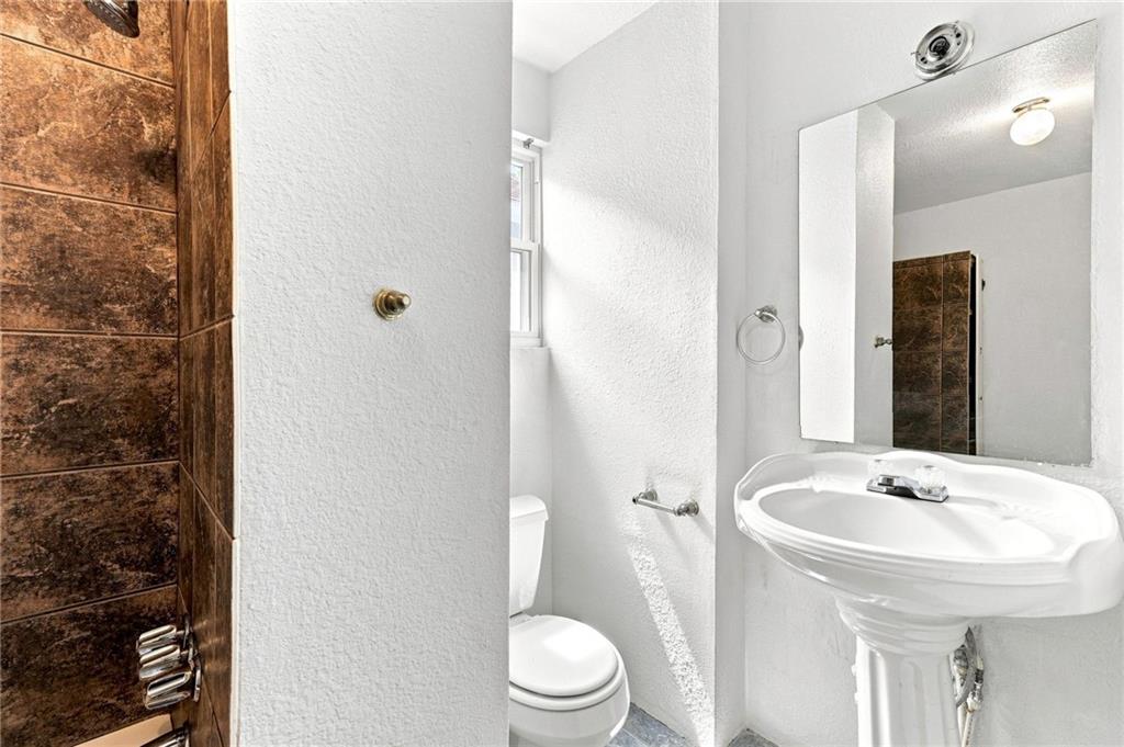 212 N Valley Street Property Photo 32