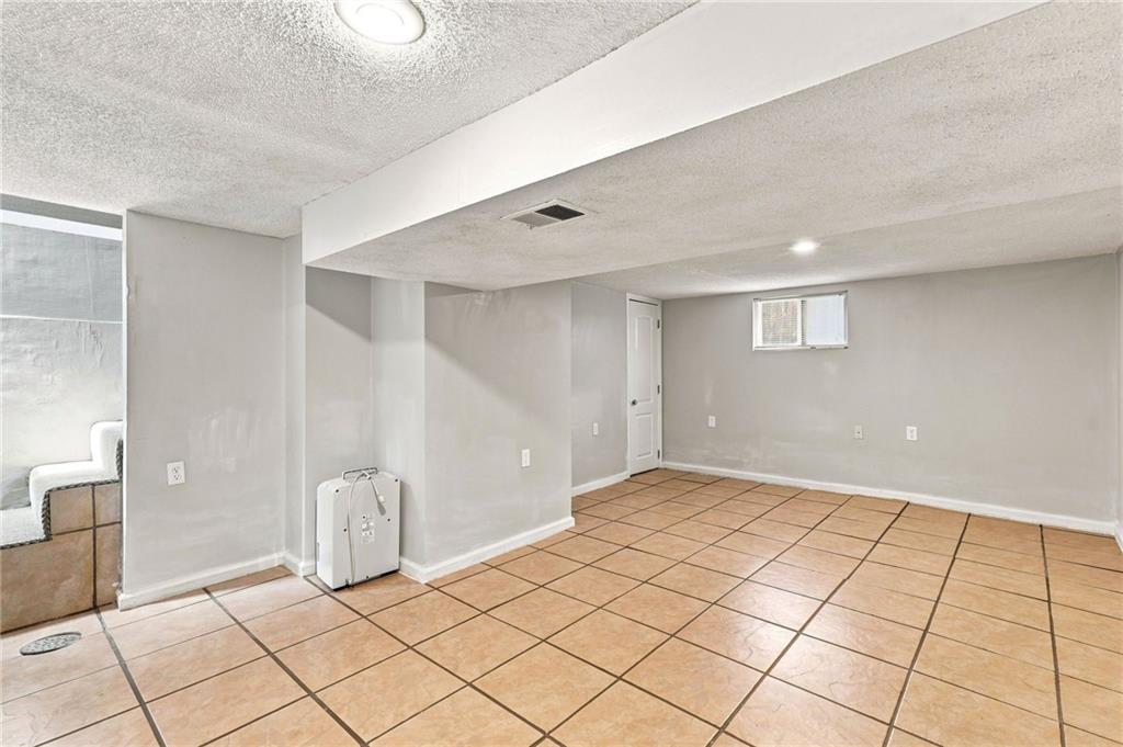 212 N Valley Street Property Photo 34