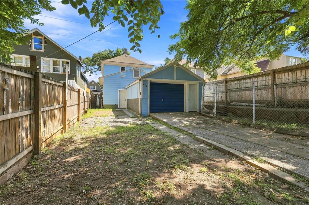 212 N Valley Street Property Photo 40