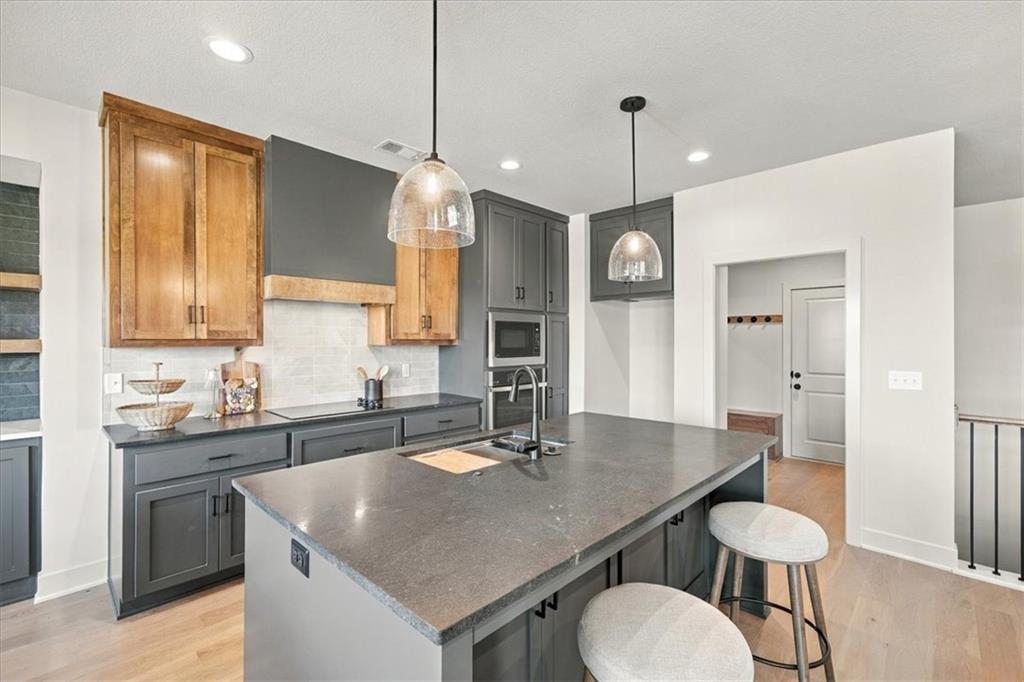 1300 Larkspur Place Property Photo 7