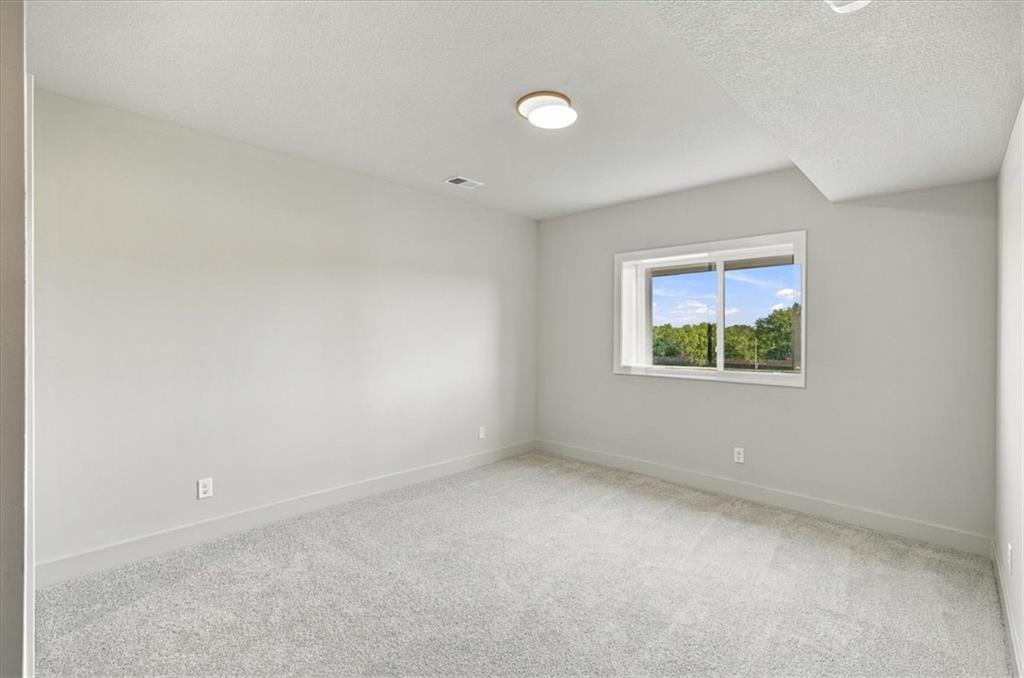1300 Larkspur Place Property Photo 25
