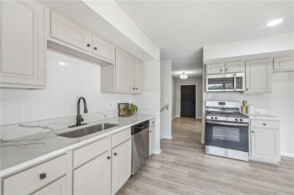 6100 E 140th Place Property Photo 17