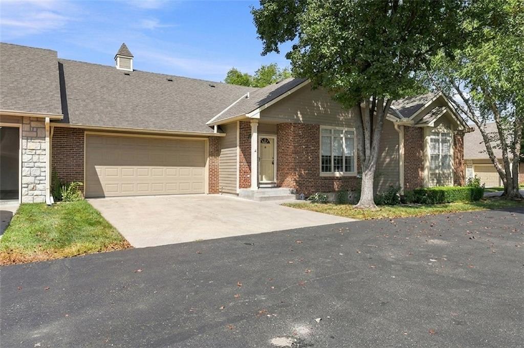 18665 W 158th Terrace Property Photo 3