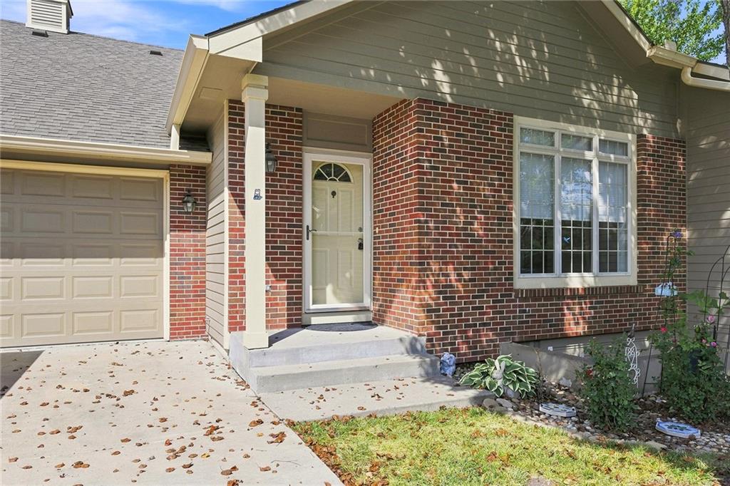 18665 W 158th Terrace Property Photo 4