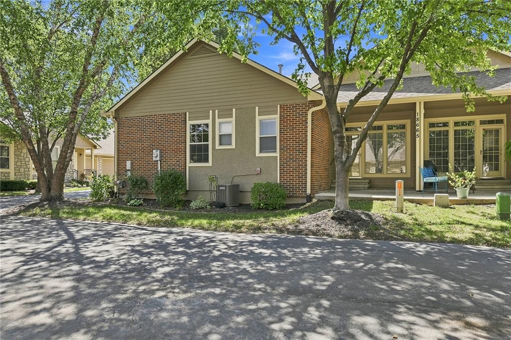 18665 W 158th Terrace Property Photo 27