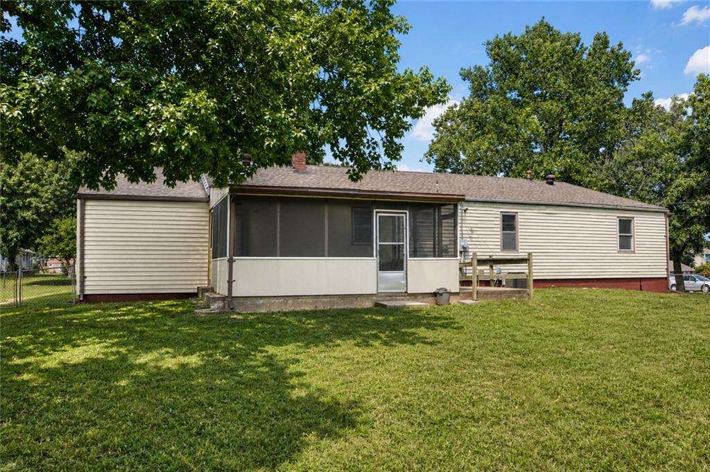 403 Catron Avenue Property Photo 4