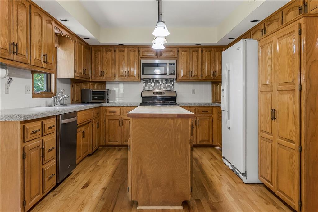 8543 Hallet Street Property Photo 8
