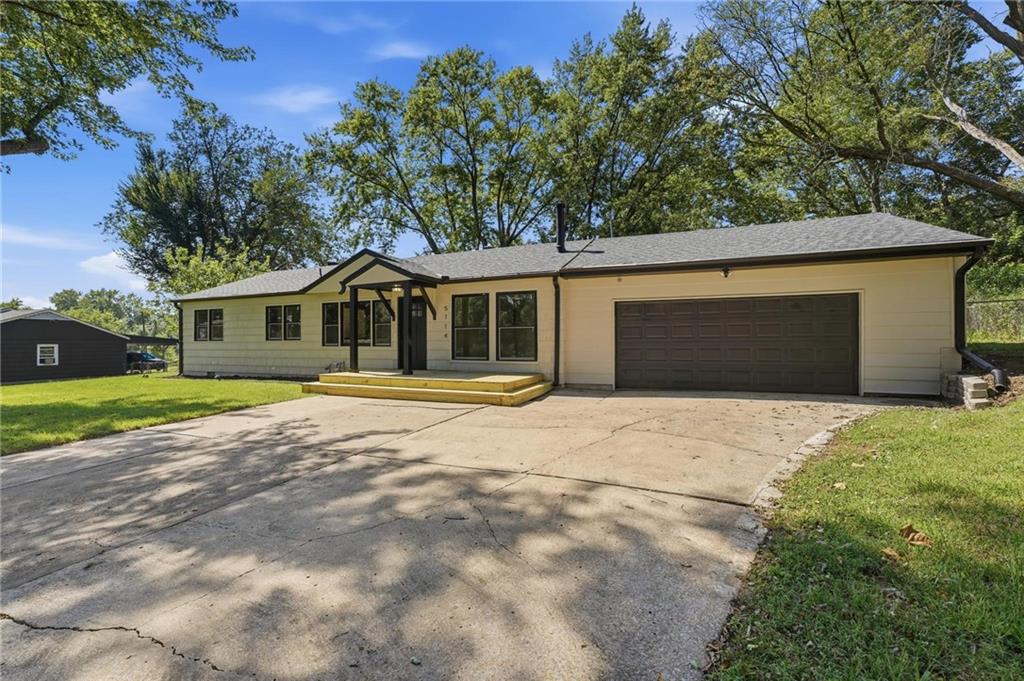 5114 S Fuller Drive Property Photo 3