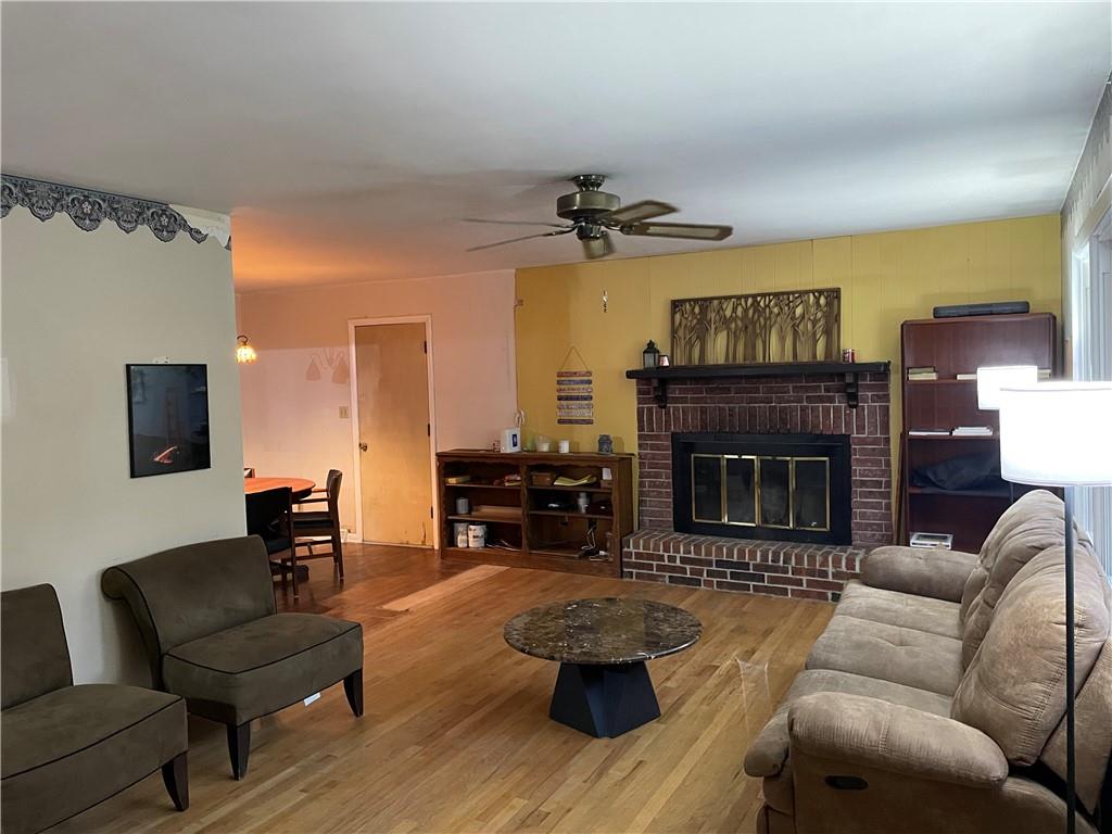 205 E Maple Street Property Photo 2