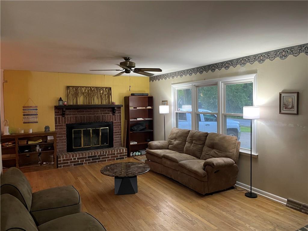 205 E Maple Street Property Photo 3