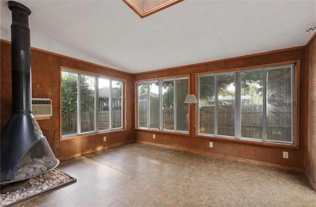 205 E Maple Street Property Photo 7