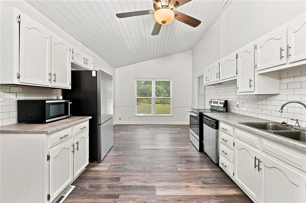 8214 Ruskin Way Property Photo 3